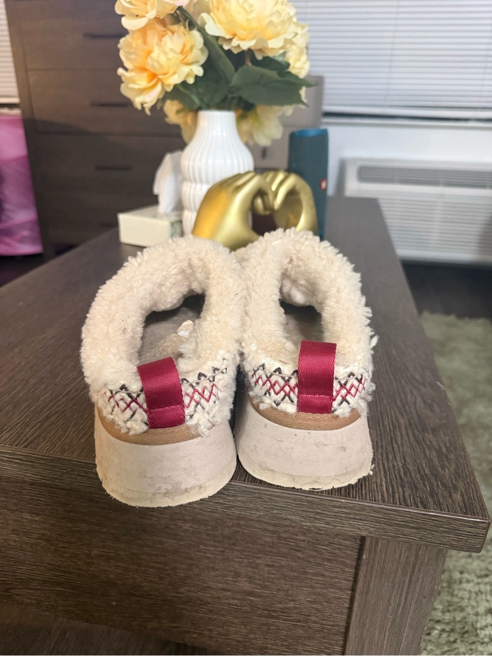Ugg - Picture 3 of 5